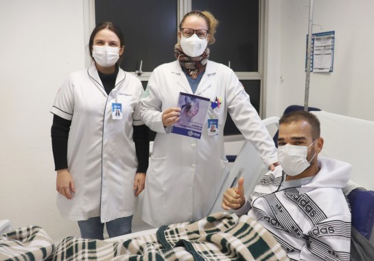 Internado com câncer no estômago, paciente homenageia equipe médica com  desenhos - Comportamento - Campo Grande News